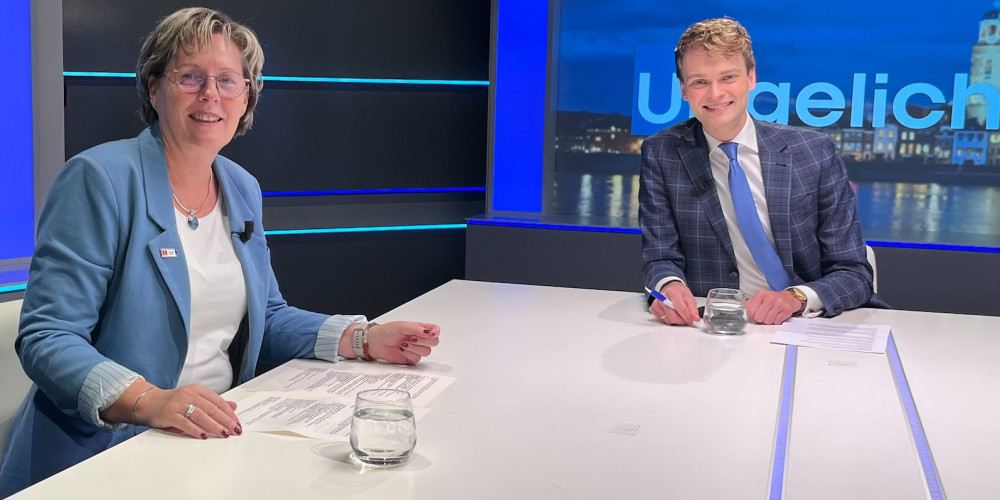 Kerstin Erkens in de studio van Zender Family7